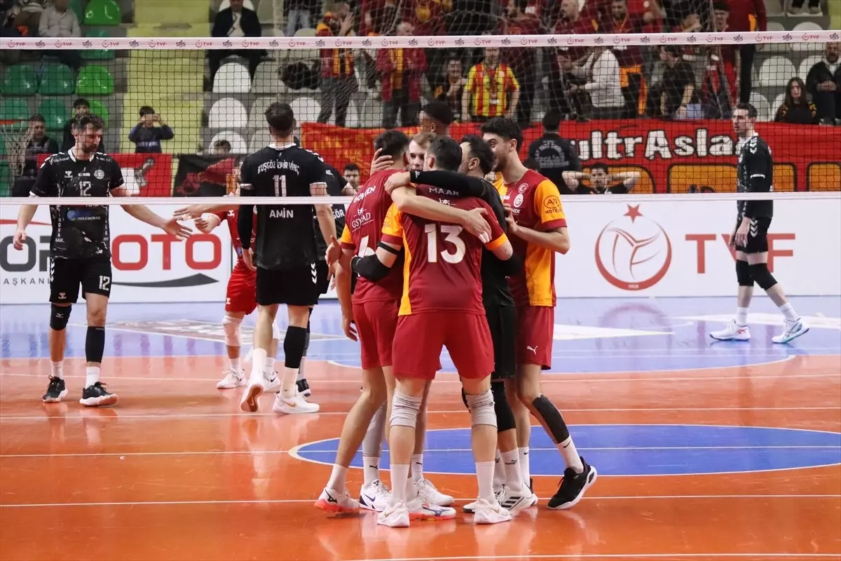 Galatasaray, Kuşgöz İzmir'i Zorlu Maçta 3-2 Yenerek 18. Haftayı Tamamladı