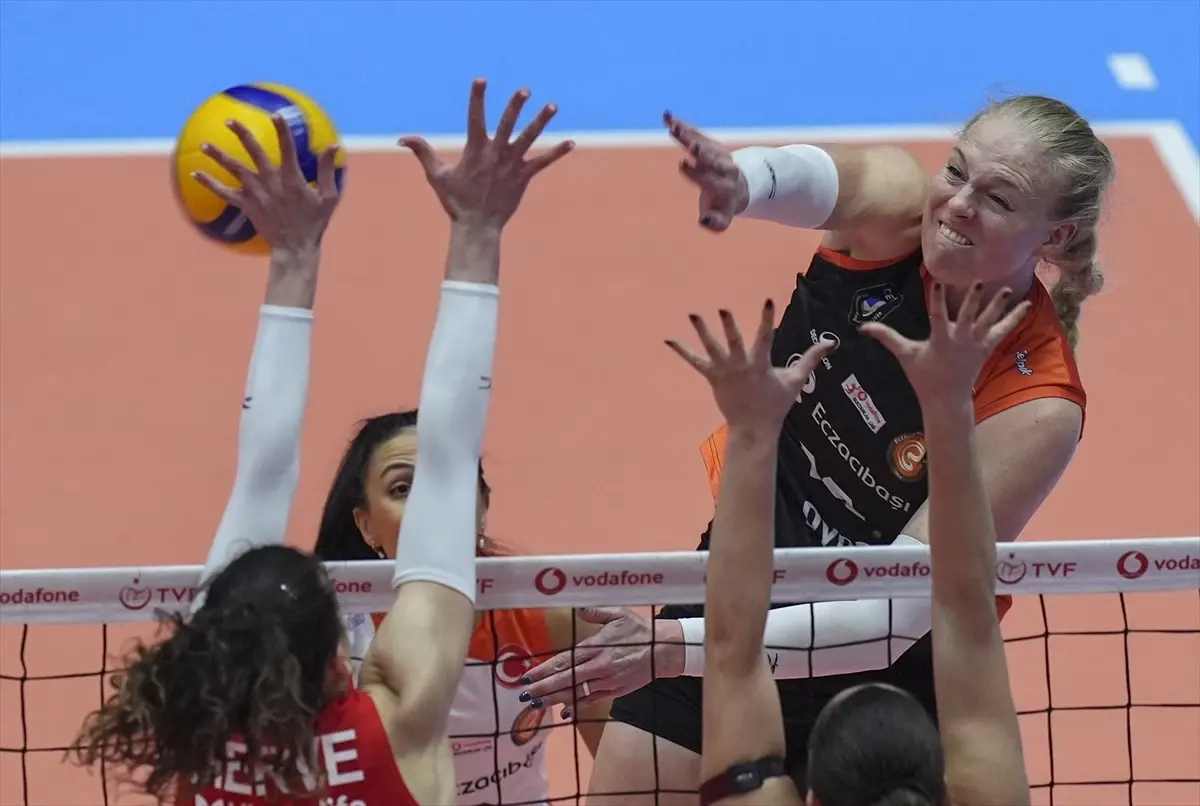 Aras Kargo, Eczacıbaşı Dynavit'i 3-2'lik Çekişmeli Maçta Yendi