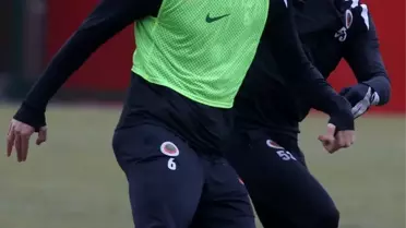 Gençlerbirliği oyuncuları taktik prova yapıyor