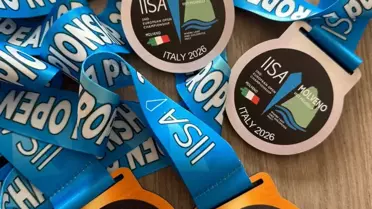 Deniz Kayadelen altın madalya töreninde