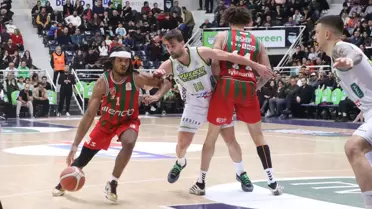 Karşıyaka ve Anadolu Efes maçından bir an