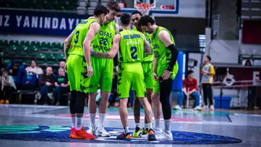 Maçın kritik anlarından bir fotoğraf