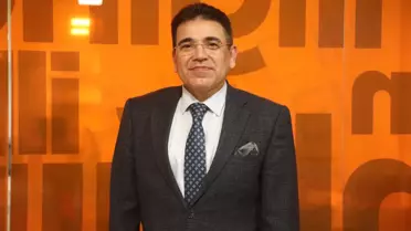 Yağlı güreşçiler mücadele ederken