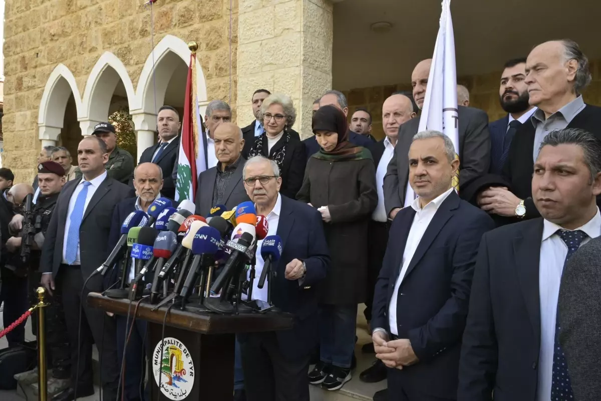 Lübnan Başbakanı Nevvaf Selam, İsrail'in Saldırılarını Egemenliğe Yönelik Saldırı Olarak Kınadı