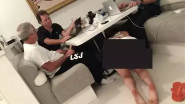 Skandal fotoğrafın tam çözünürlük versiyonu