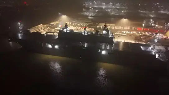 TCG Anadolu'nun Emden Limanı'nda fotoğrafı