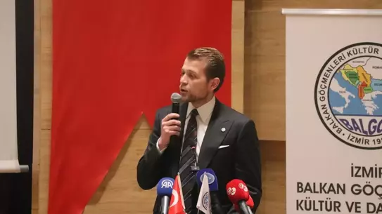 Eyyüp Kadir İnan, İzmir İktisat Kongresi'nde konuşma yapıyor