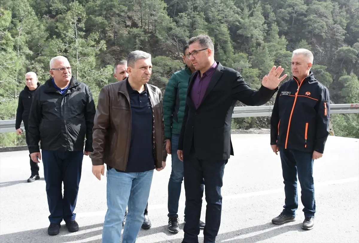 Antalya’da Kumluca‑Kemer Karayolunda Heyelan Trafiği Tek Şeride Çekti