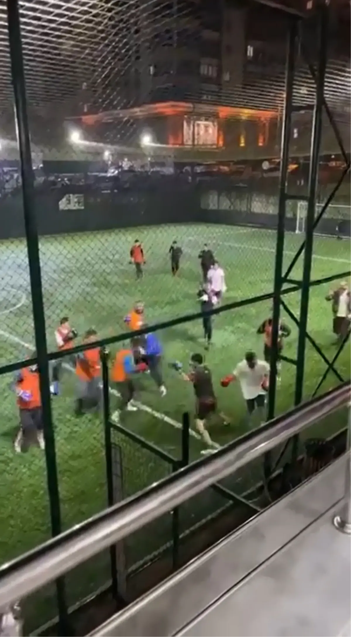 Boksörler Halı Sahada Futbolla Antrenman Keyfi Yaşıyor