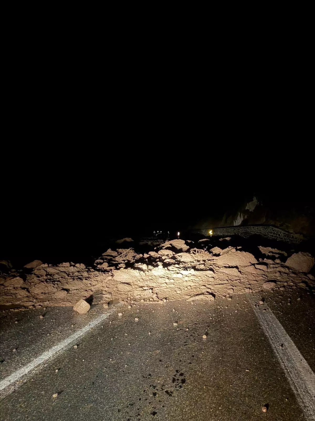 Bolu‑Seben Karayolu Heyelanla Kapanınca Trafik Durma Noktasına Döndü