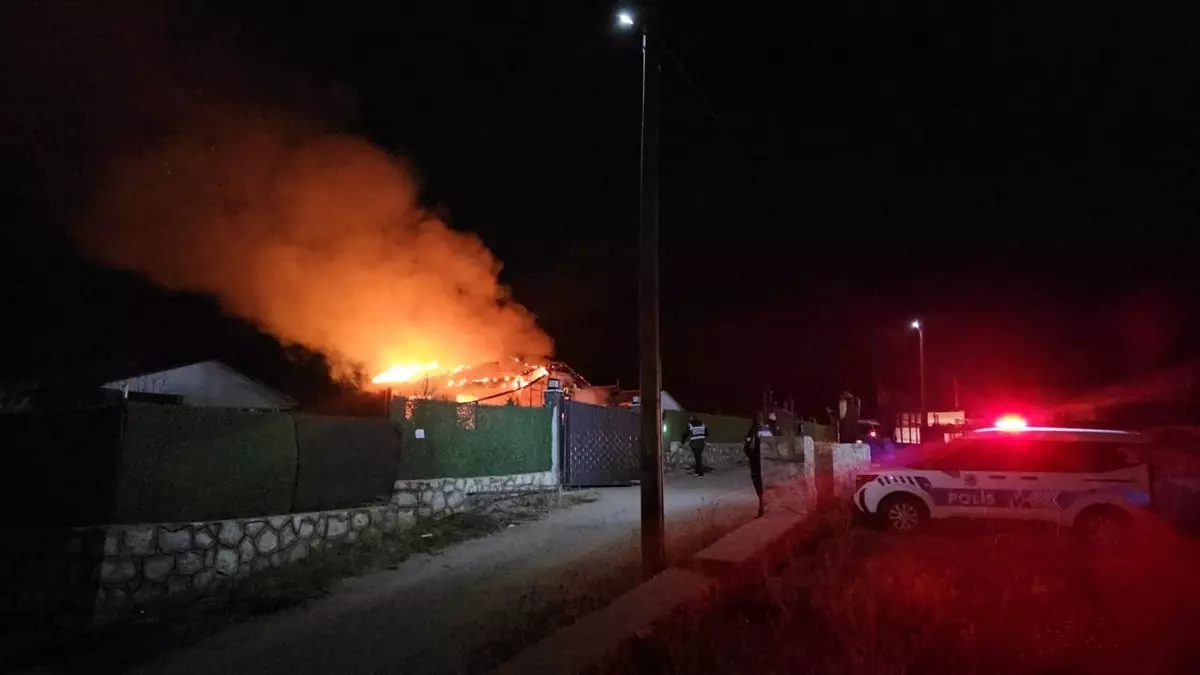 Çorum’da Çıkan Yangın Bağ Evini Yok Etti: Yetkililer Müdahalede
