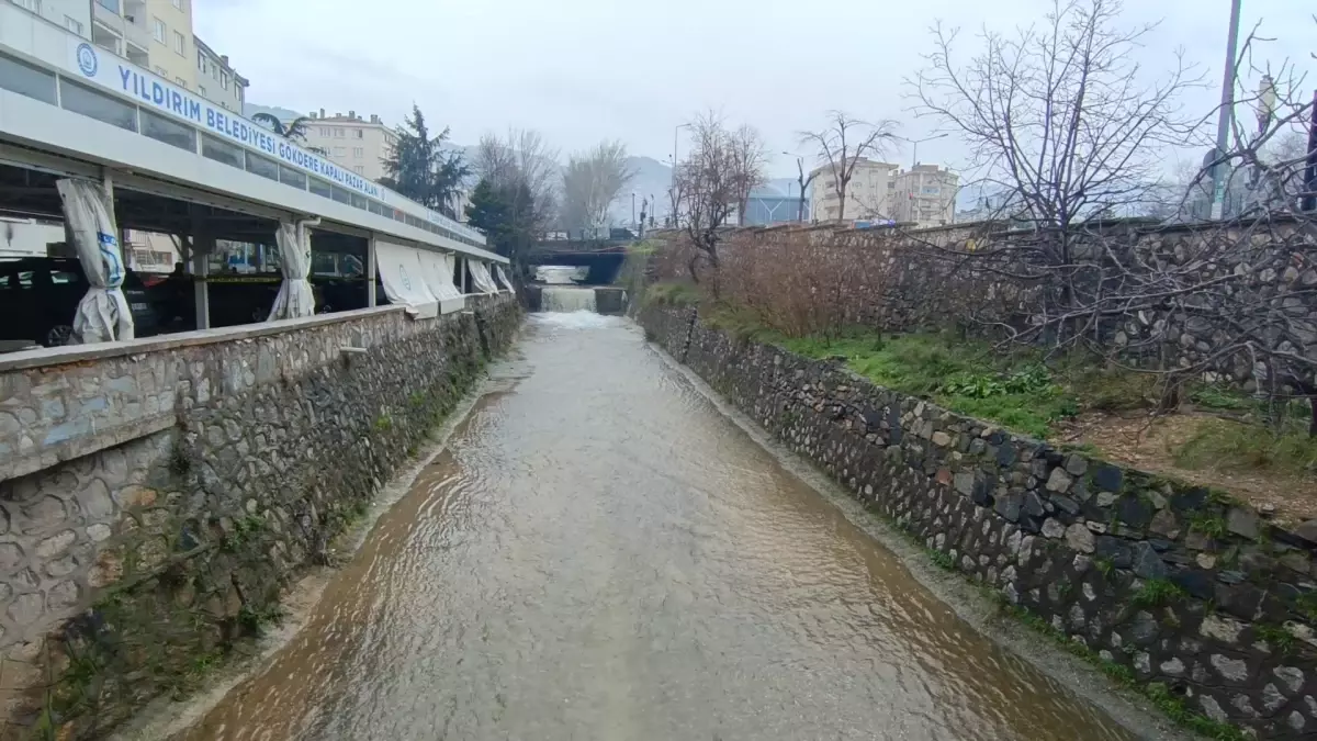 Bursa’da 4 Metreden Düşen Genç, Kalp Masajı ile Hayata Döndü