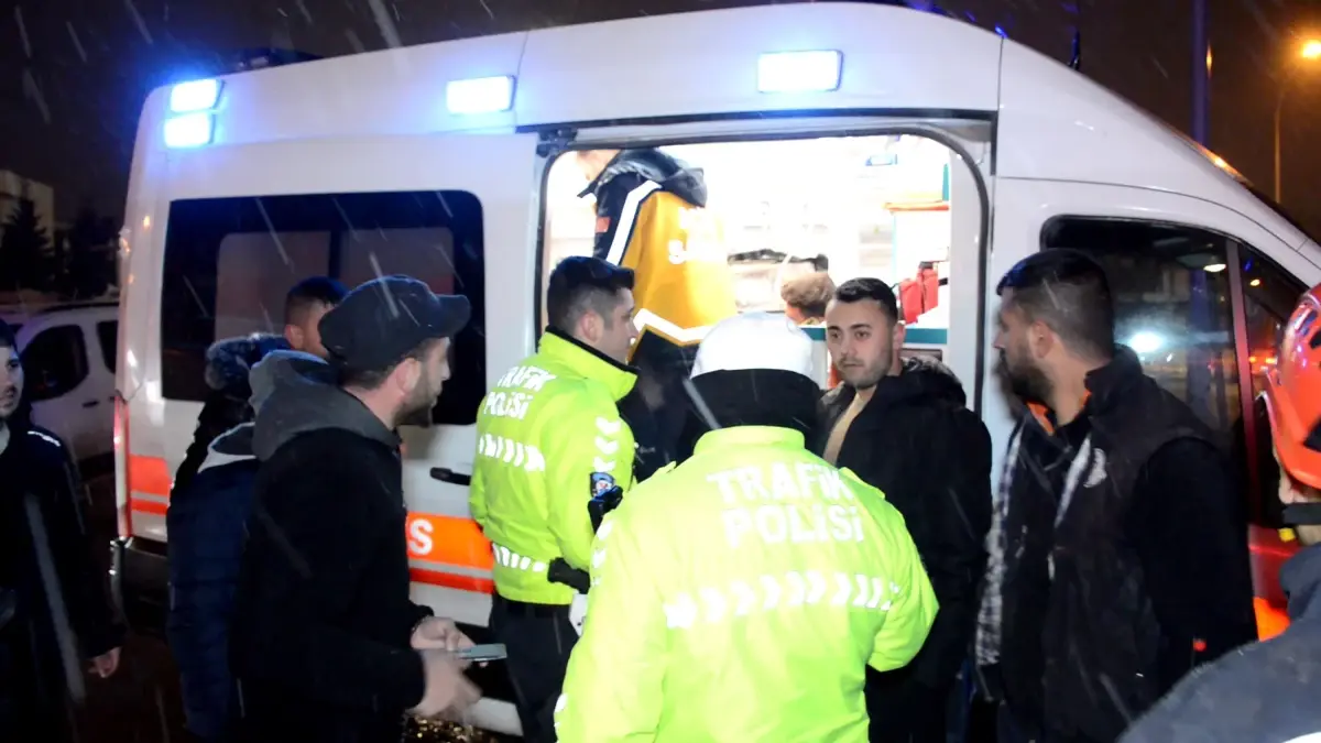 Erzurum’da 2 Otomobil ve Kamyonet Çarpıştı: 9 Kişi Yaralı