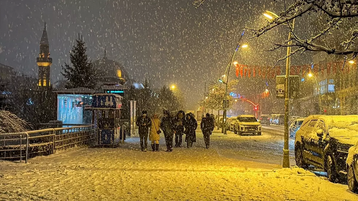 Erzurum’da Bembeyaz Manzara: Şehir Karla Kaplandı