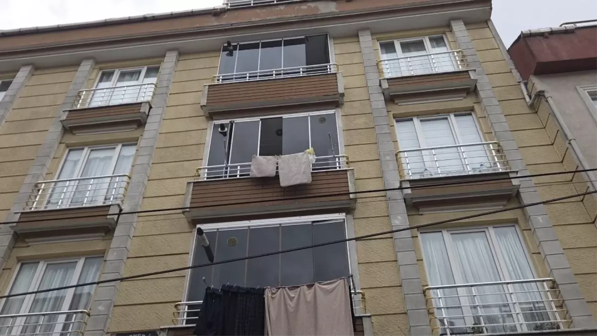 Esenyurt’ta Alkol ve Tartışma Bıçaklı Çatışmaya Dönüştü: 1 Kişi Hayatını Kaybetti