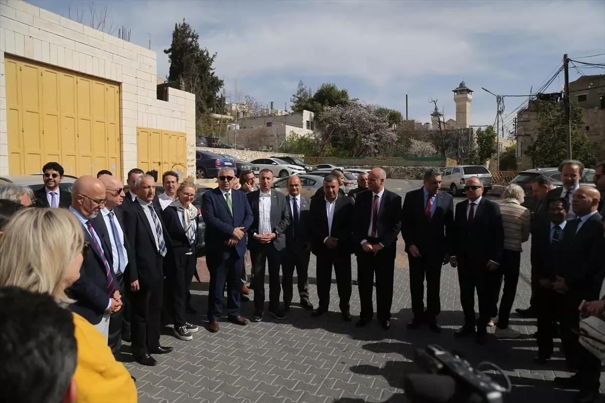 İsrail Ordusu, Diplomatik Ziyaret Sırasında Gazetecilerin Harem-i İbrahim Camii’ne Girişini Engelledi