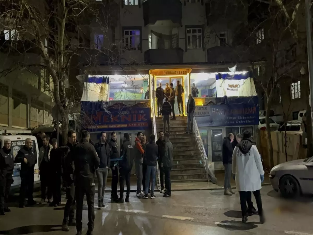 Bursa’da Kahvehaneden Çıkan İki Kişi Silahlı Saldırıya Maruz Kaldı