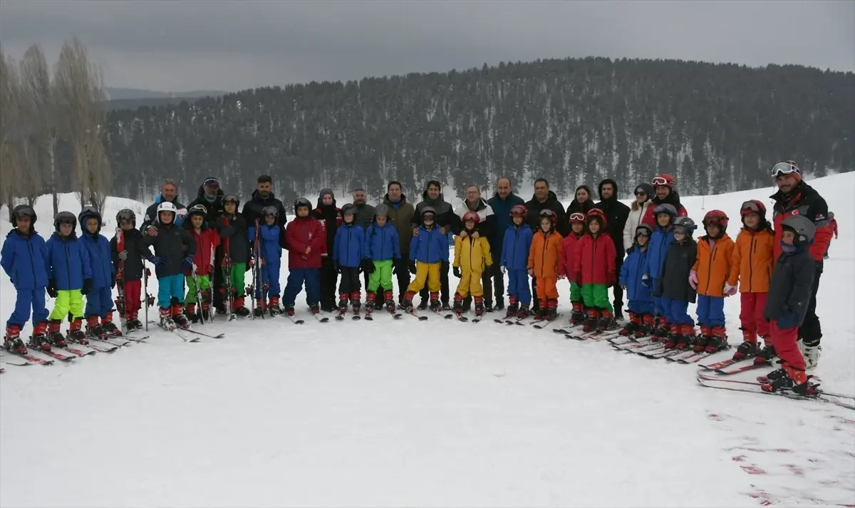 Sarıkamış’ta Şehit ve Gazi Çocuklarına Kayak Desteği: Karın Yıldızları Projesi Başladı