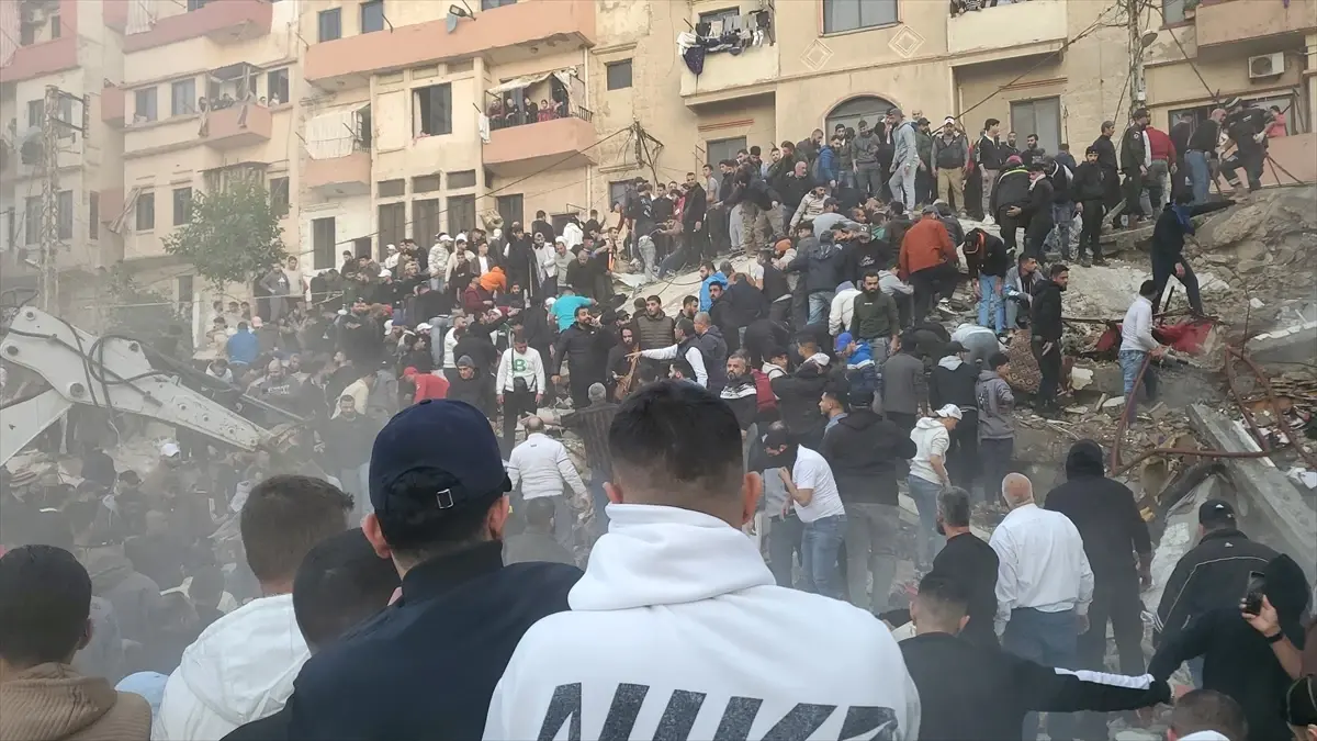 Trablusşam’da Eski Bina Çöktü: 6 Kişi Hayatını Kaybetti, 7 Yaralı