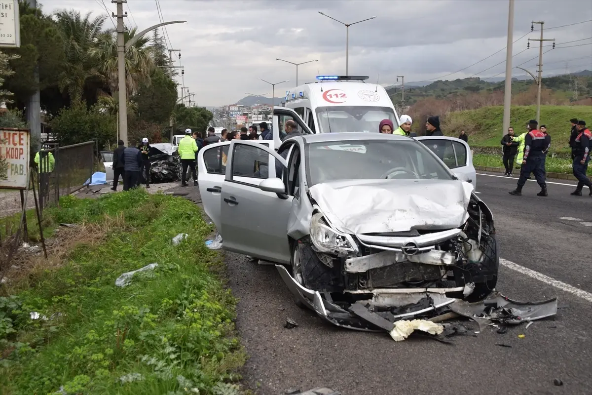 Manisa’nın Turgutlu İlçesinde 3 Araç Çarpıştı: 2 Ölü, 4 Yaralı