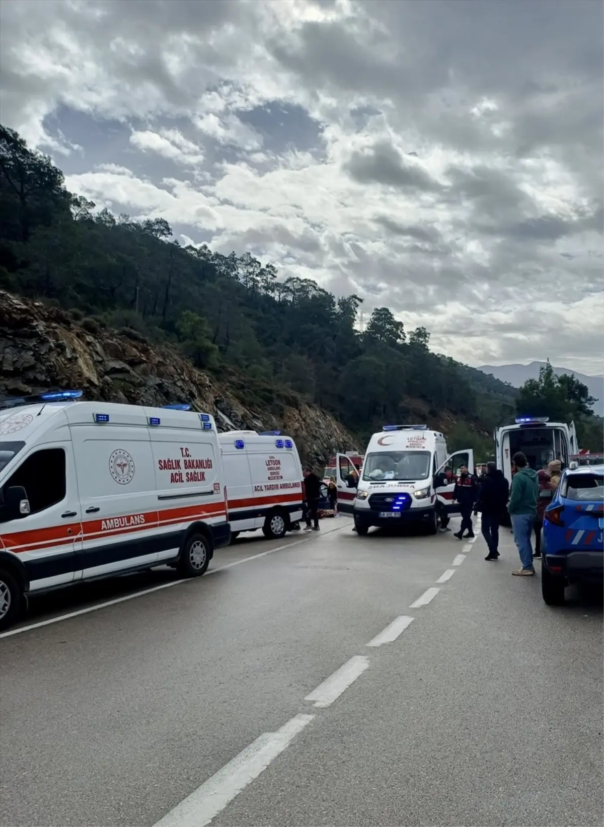 Fethiye'de Araç Çarpışması: 7 Kişi Yaralandı, Ambulanslar Olay Yerinde