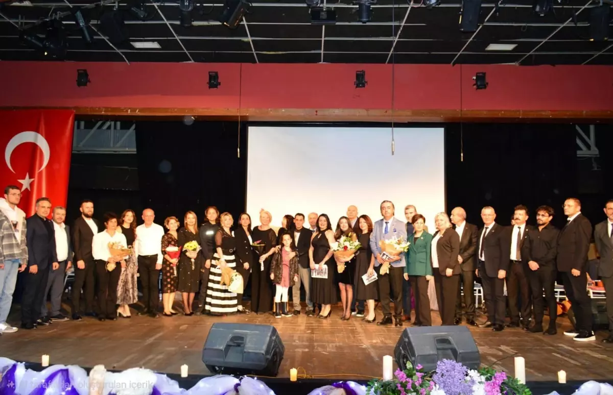 Narlıdere'de Öğretmenler Sahne Aldı: Aile Yılı Sanatla Kutlandı