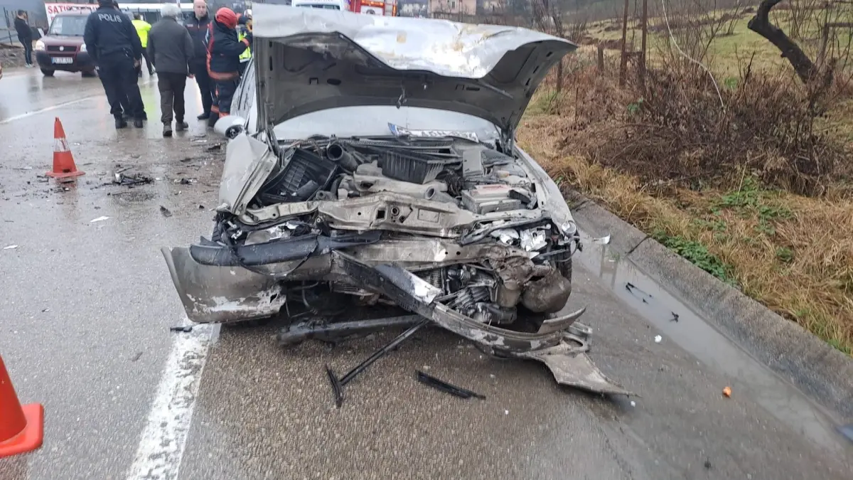 Fatsa’da İki Otomobil Çarpıştı: 2 Sürücü Yaralı