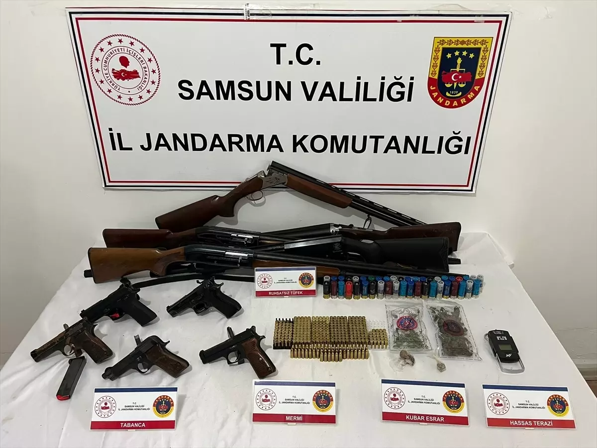 Samsun Salıpazarı'nda Silah ve Uyuşturucu Operasyonu: 3 Şüpheli Gözaltında
