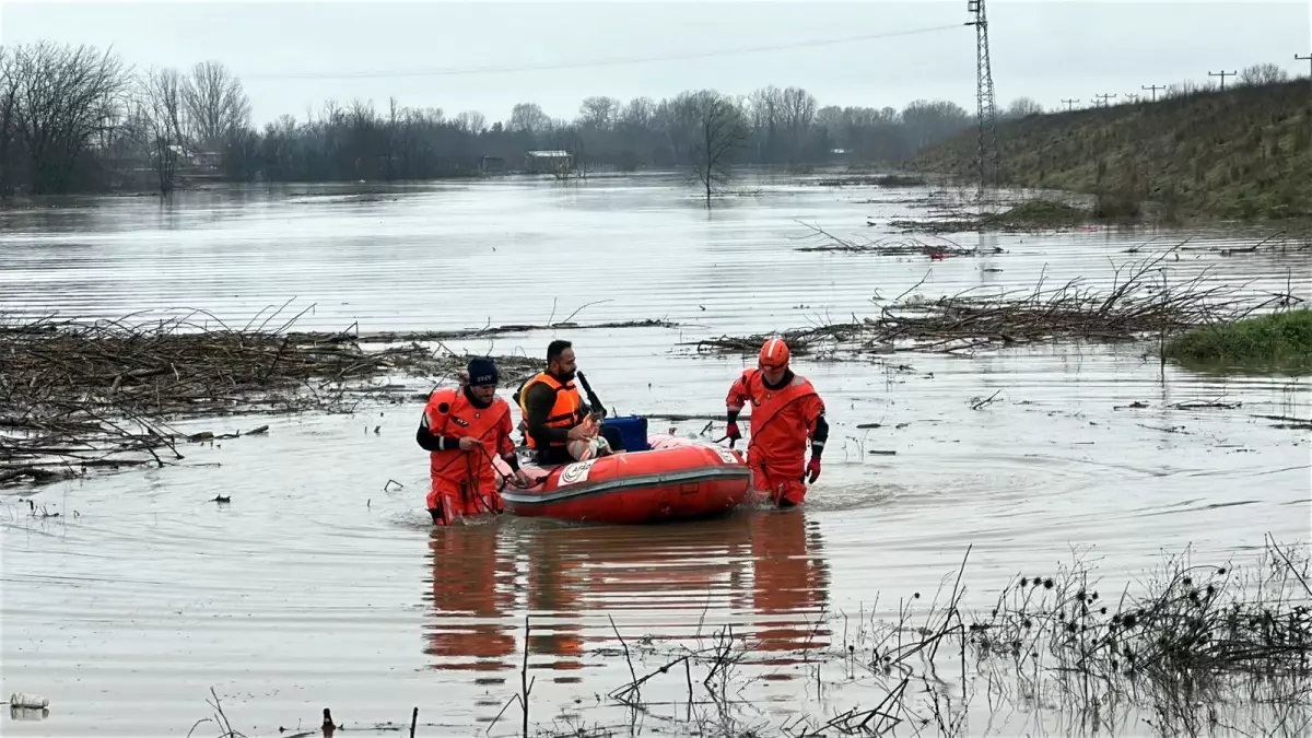 Meriç Nehri'nde Debi Düşüşü ve AFAD'ın Kedileri Kurtarma Operasyonu