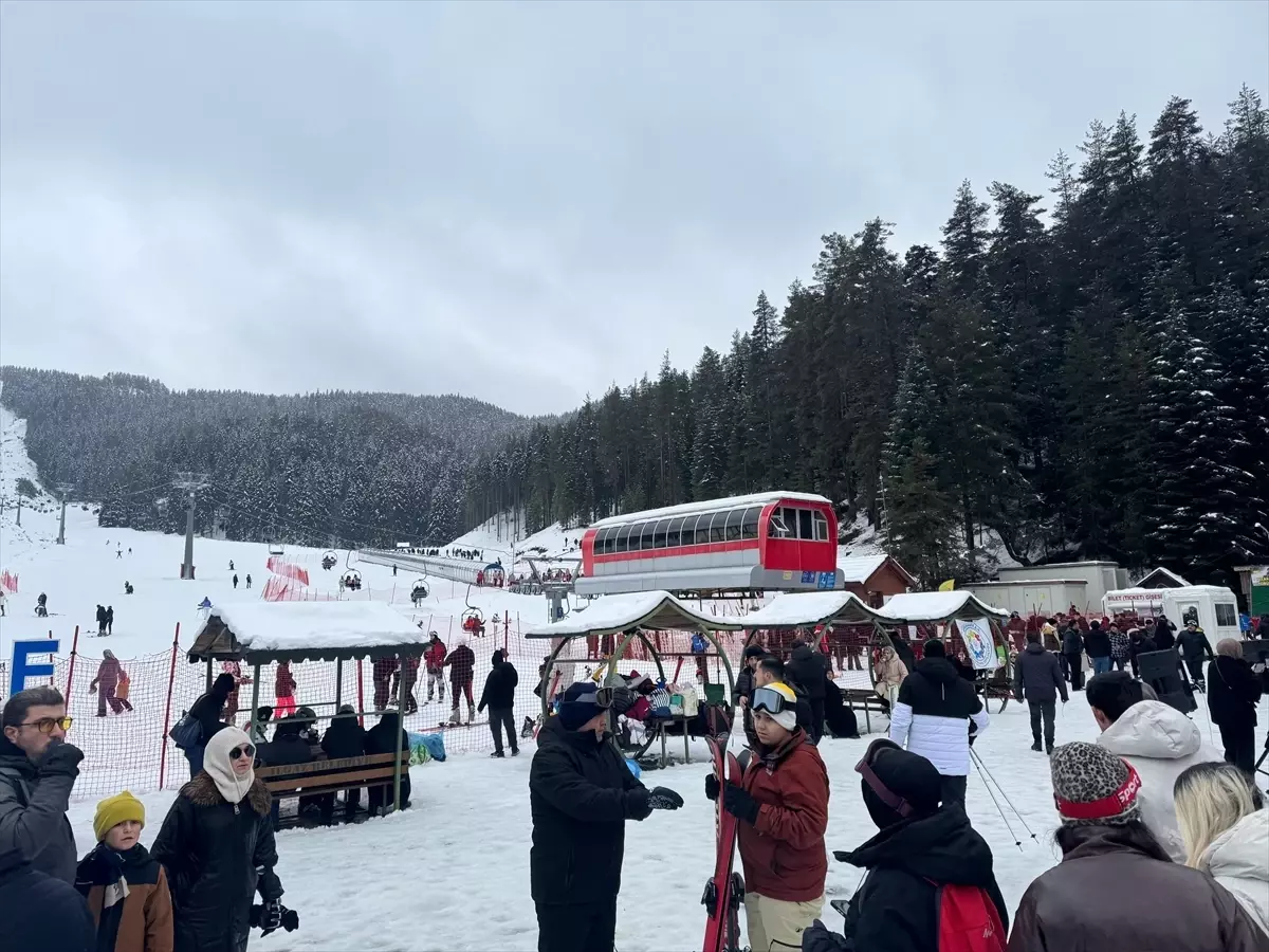 Yıldıztepe Kayak Merkezi'nde Hafta Sonu Kalabalığı ve Kar Keyfi