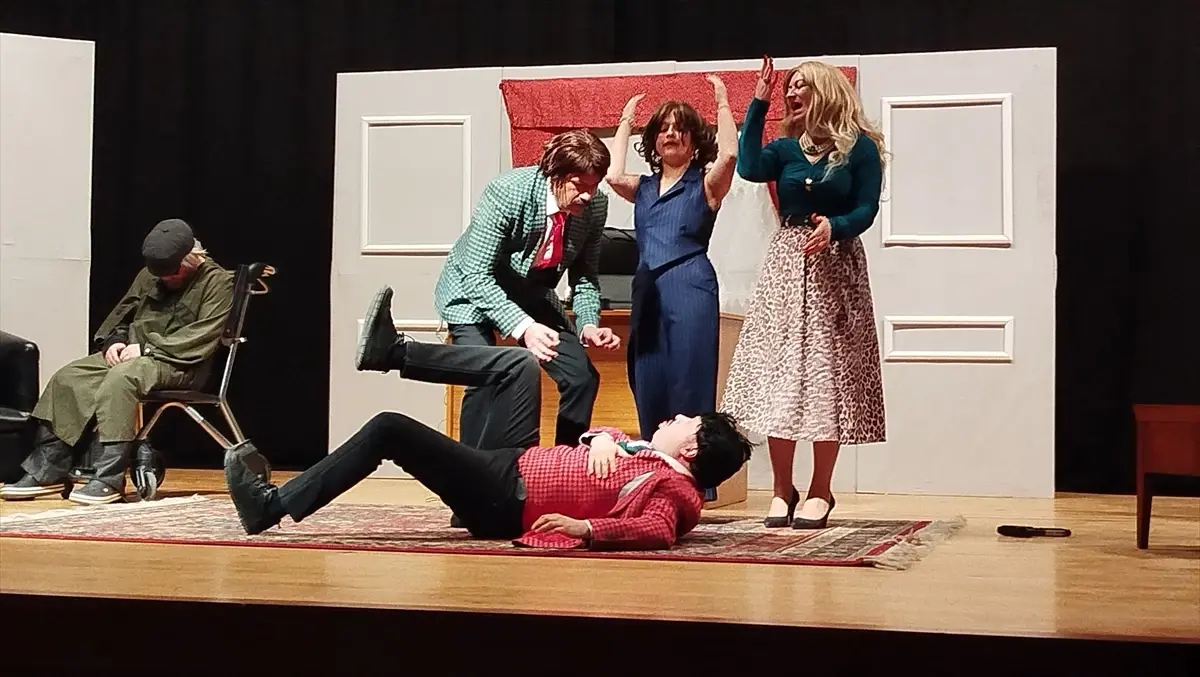 Yozgat Belediye Şehir Tiyatrosu Boyabat’ta Sahne Aldı