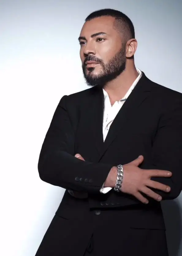 Performans sonrası kalabalığın alkışı