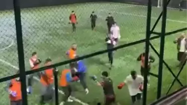 Boksörler Halı Sahada Futbolla Antrenman Keyfi Yaşıyor