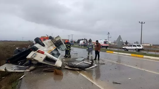 Kaza sonrası minibüs