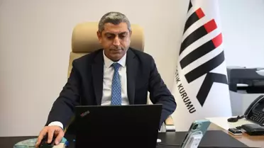 Jüri odasında fotoğraf değerlendirmesi