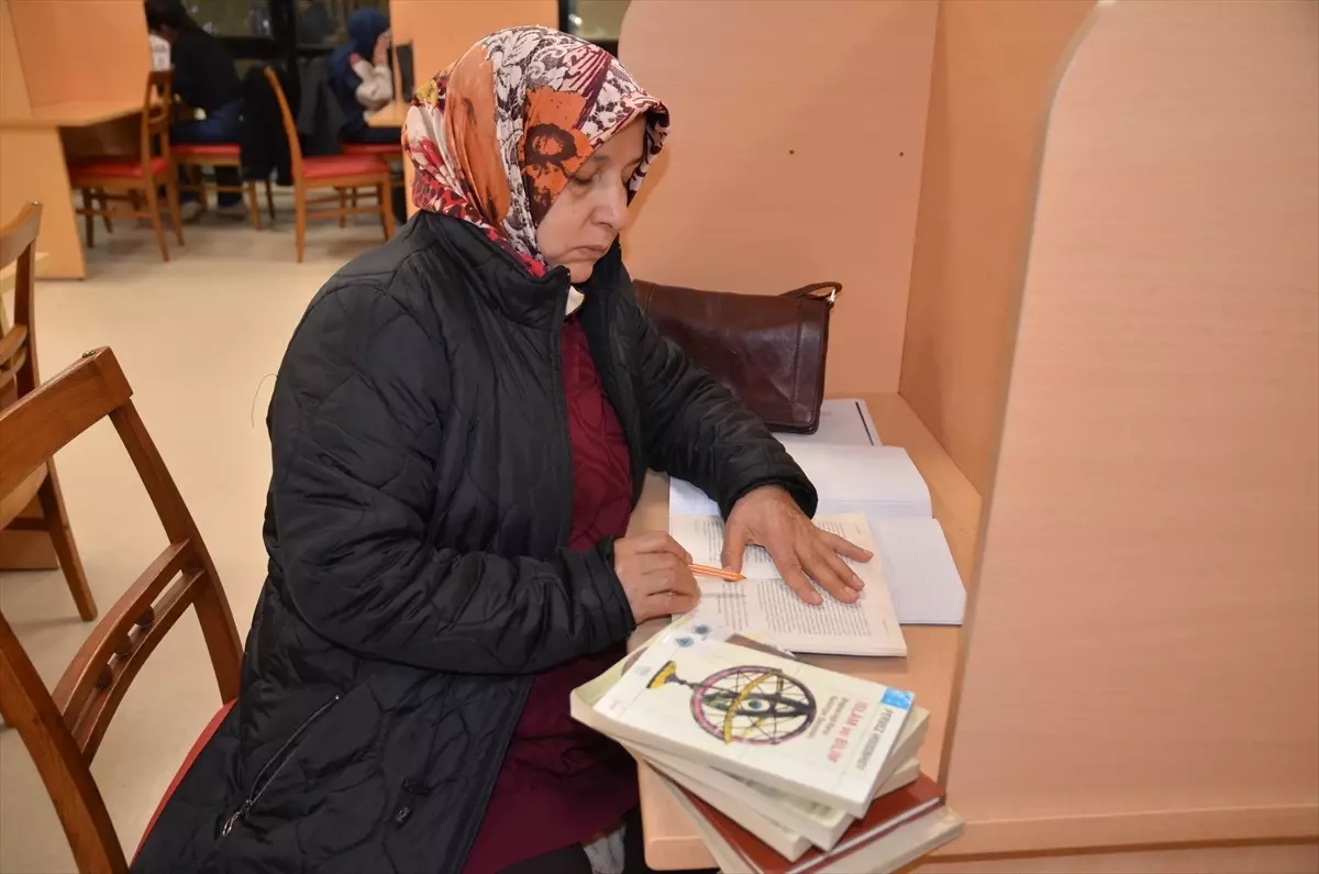 58 Yaşındaki Nejla Örs, Üniversite Yolculuğuyla İlham Veriyor