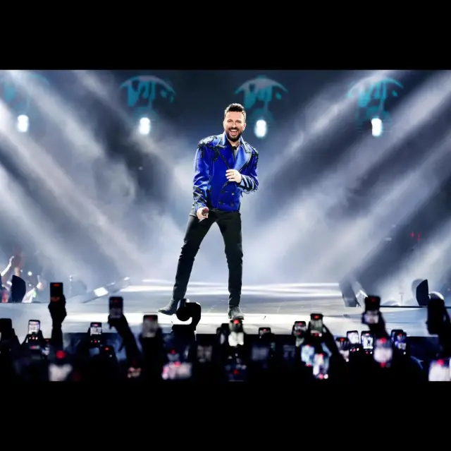 Tarkan konser sonrası sahneden ayrılıyor