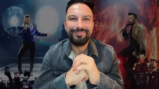 Tarkan sahnede konser verirken