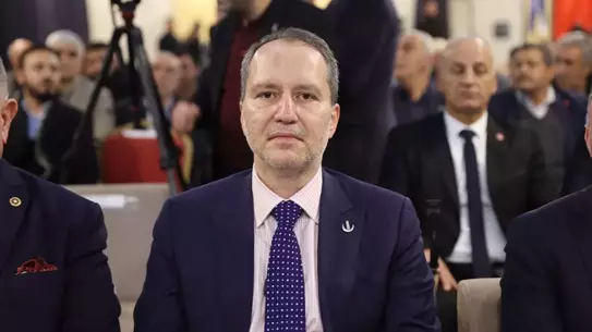 Fatih Erbakan programda konuşma yapıyor