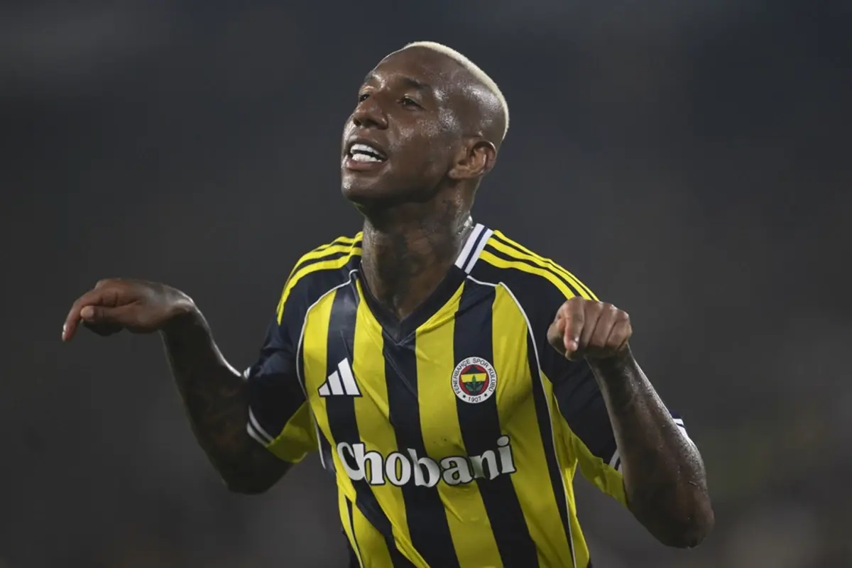 Fenerbahçe, Anderson Talisca ile 2 Yıllık Uzatma Sözleşmesini Resmen İmzaladı