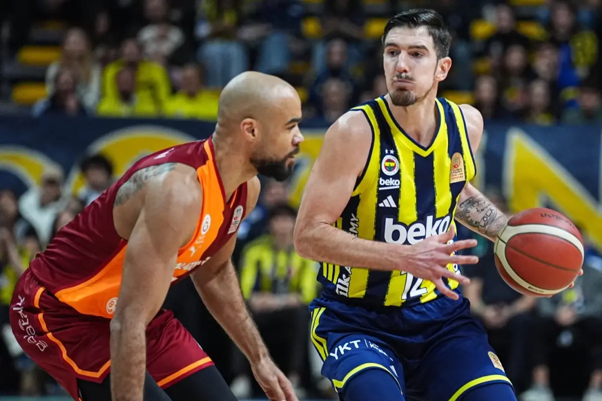 Fenerbahçe, Galatasaray'ı Son Atışıyla 79-77 Yenerek Derbiyi Kapattı