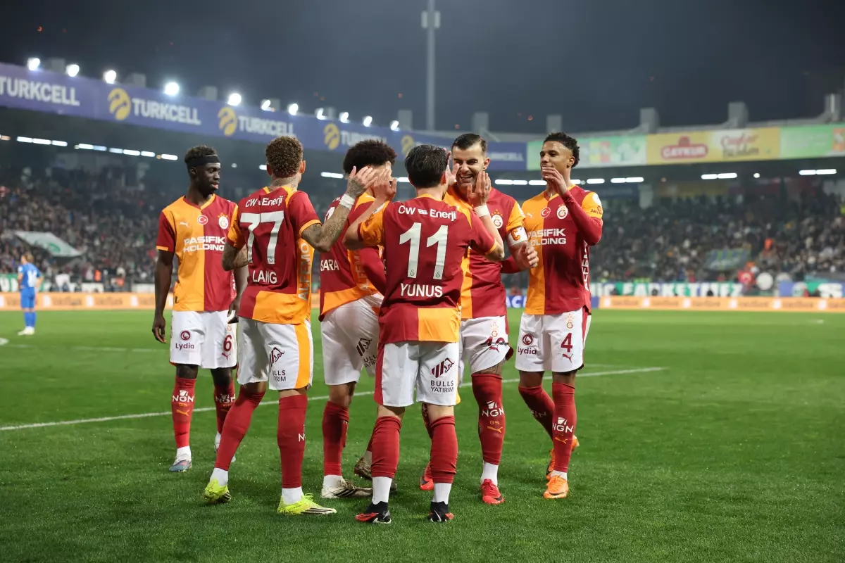 Galatasaray, Rizespor'u 3-0'lık Farkla Geçerek 9. Galibiyetini Aldı