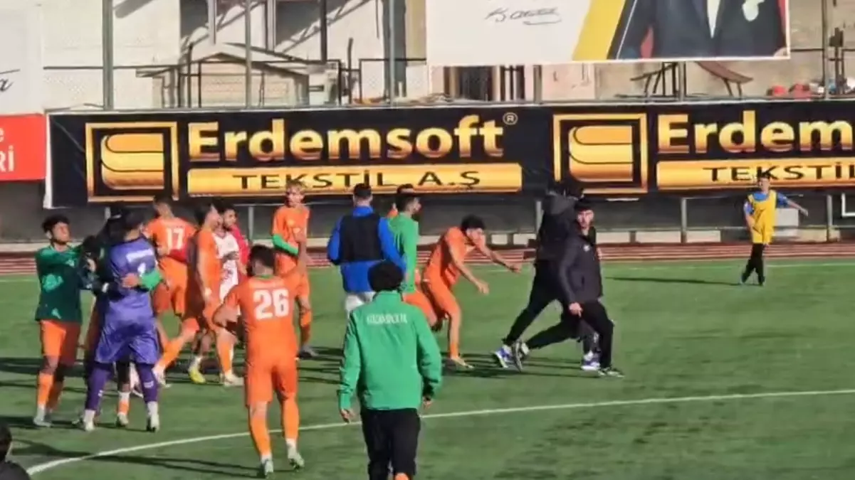 Kilis'te Amatör Lig Maçında Şiddetli Çatışma: Takımlar Arasında Kavgaya Güvenlik Müdahale Etti