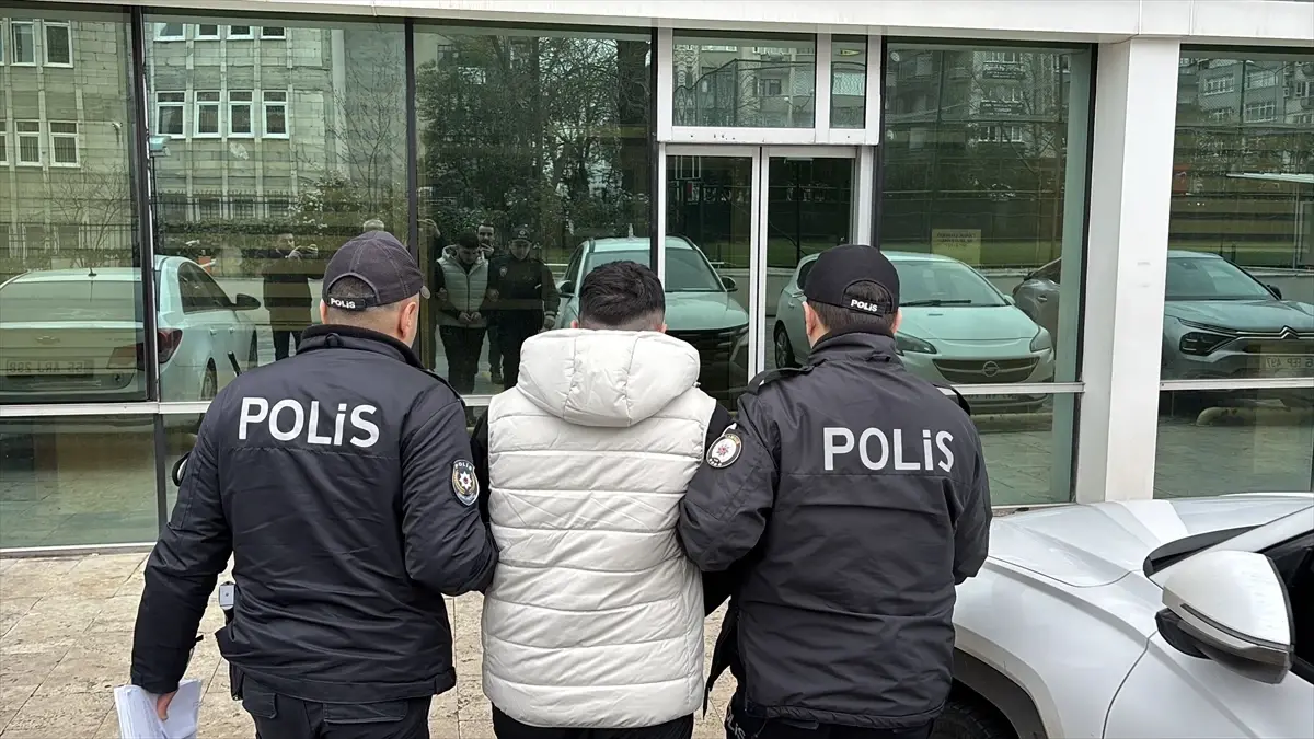 Samsun'da Trabzonspor Otobüsüne Taş Atan 5 Şahıs Adliyeye Sevk Edildi