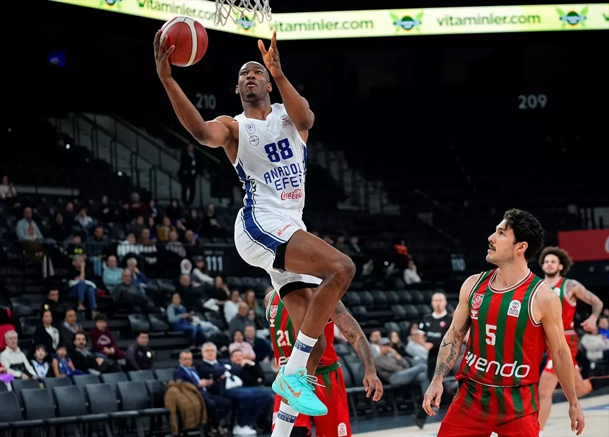 Anadolu Efes, Karşıyaka’yı 98-81 Skorla Geçti: Süper Lig’de Güçlü Performans