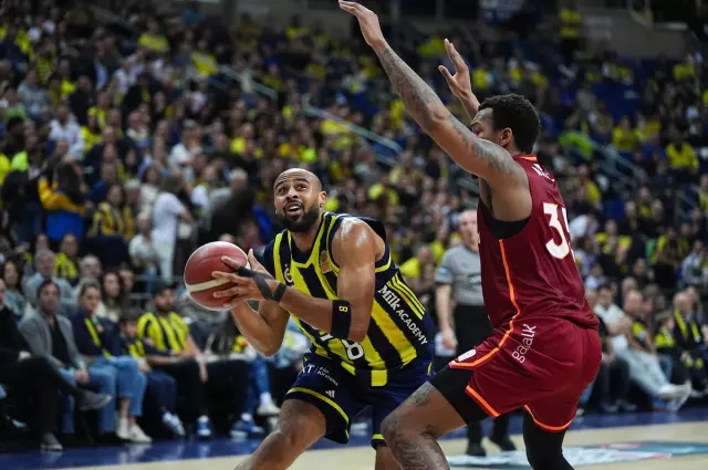 Fenerbahçe oyuncuları sevinç içinde