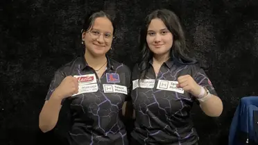 Turnuvada şampiyonluk kazanan Zehra Gemi ve Ayşegül Karagöz