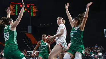 Maçın kritik anlarından bir fotoğraf