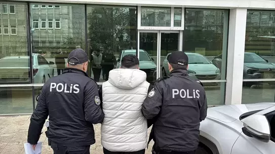 Trabzonspor otobüsüne taş atan kişiler