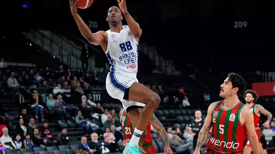 Anadolu Efes, Karşıyaka’yı 98-81 Skorla Geçti: Süper Lig’de Güçlü Performans